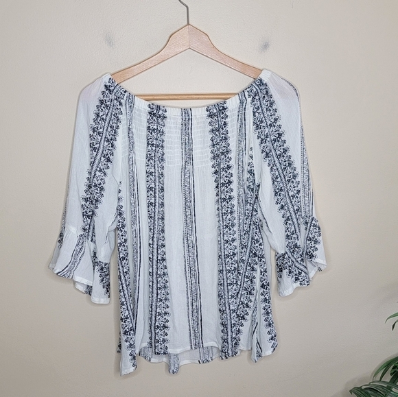 Altar'd State | Blue White Print 3/4 Sleeve Top Size Small - Picture 4 of 6